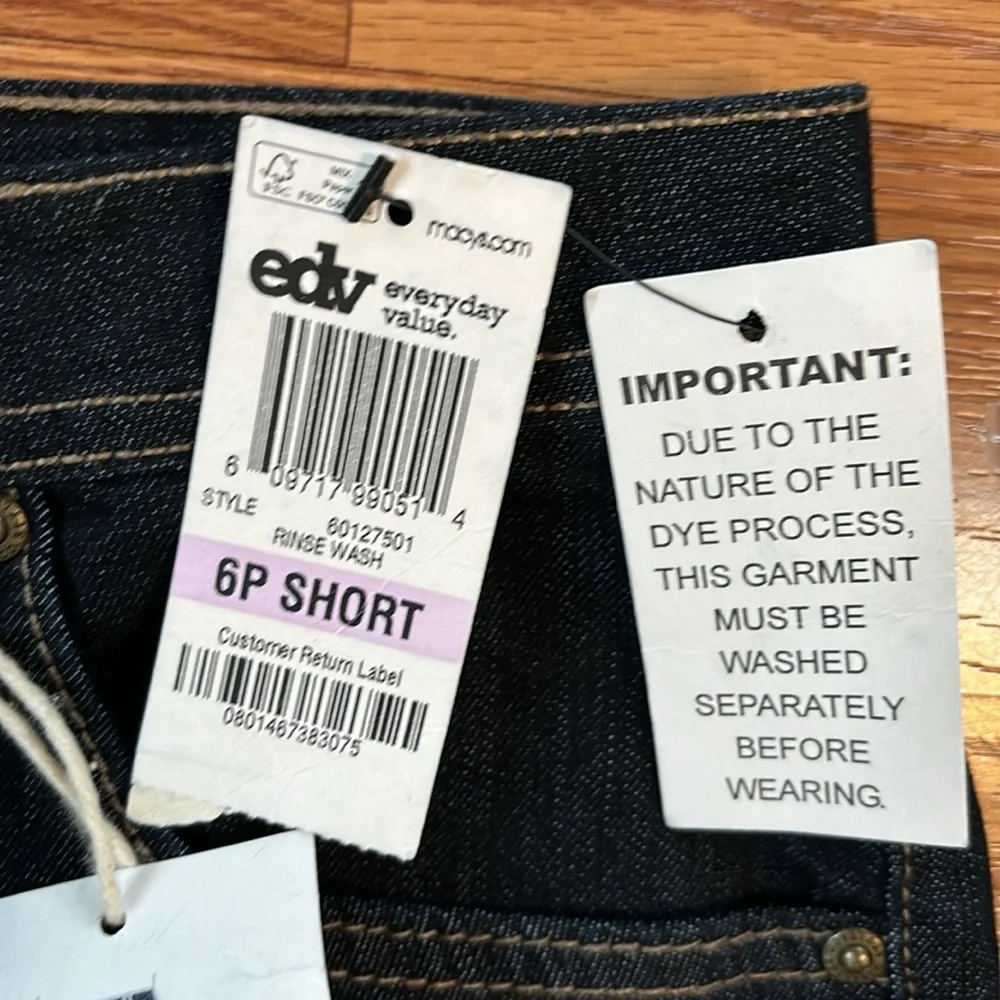 NWT Style & Co. Dark Wash Natural Fit Jeans (Sits at Natural Waist) Size 6 Short